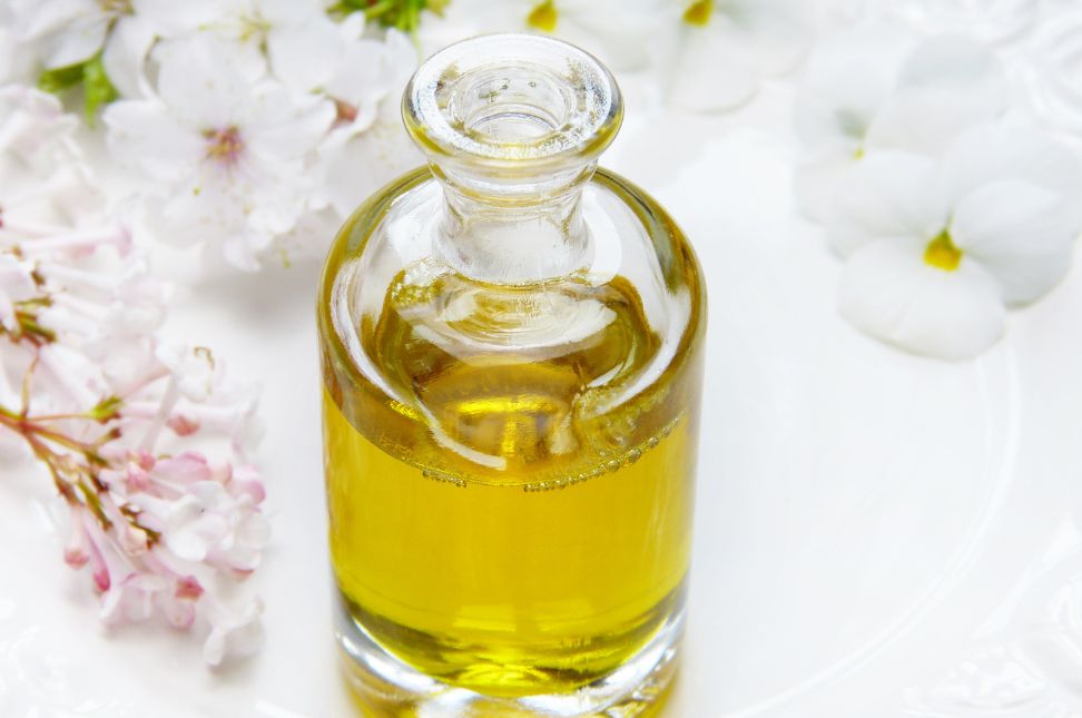 How to Use Essential Oils in Your Skincare Routine