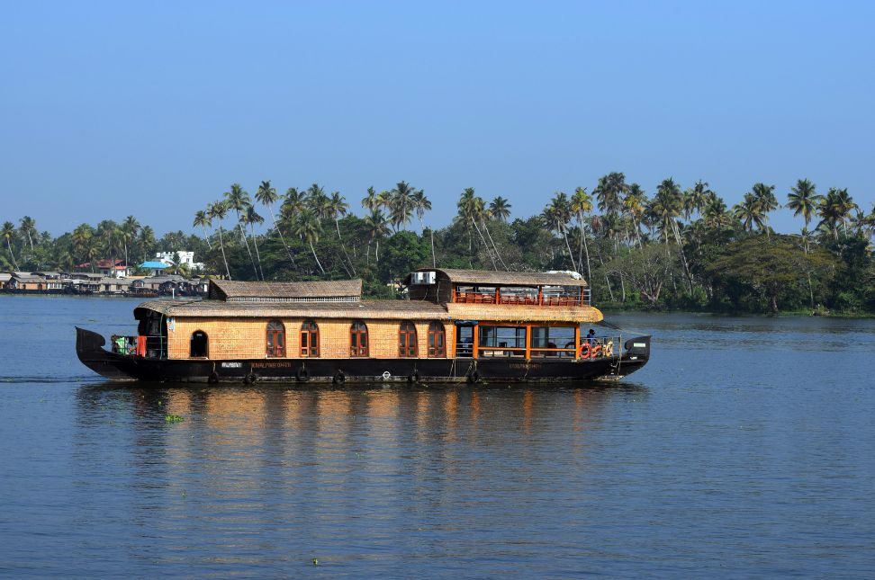 Kerala Houseboat Experience - Keralam Chronicles